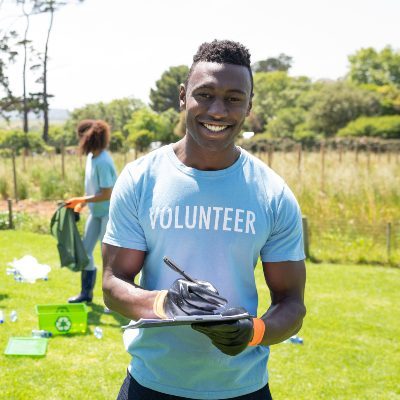 volunteers-collecting-rubbish-and-recycling-RT7S964-1-qaz61zskkj6kmldlfd6rv21xgrap1eyr9r6g1hrqg0